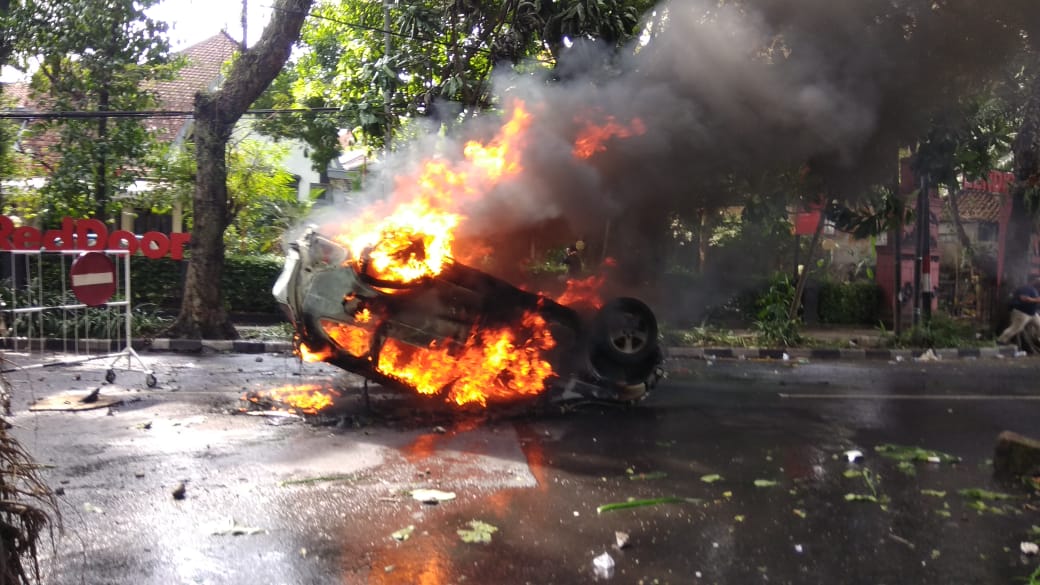 Mobil Terbakar