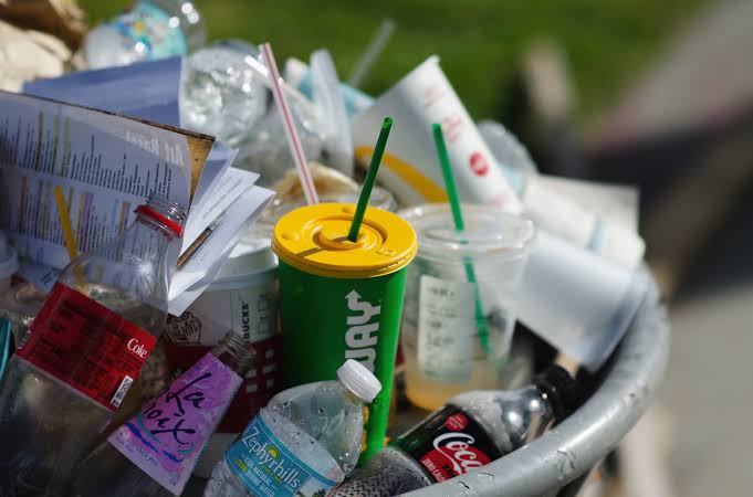 Kanada menetapkan aturan larangan penggunaan plastik sekali pakai