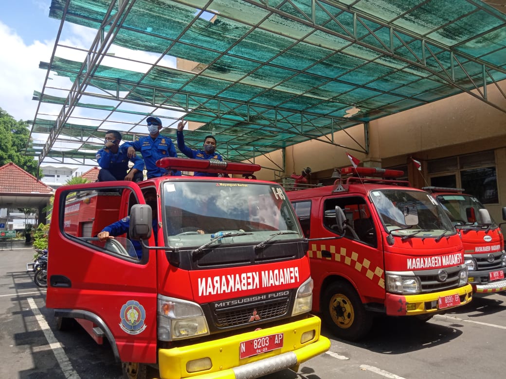 Petugas Damkar Kabupaten Malang