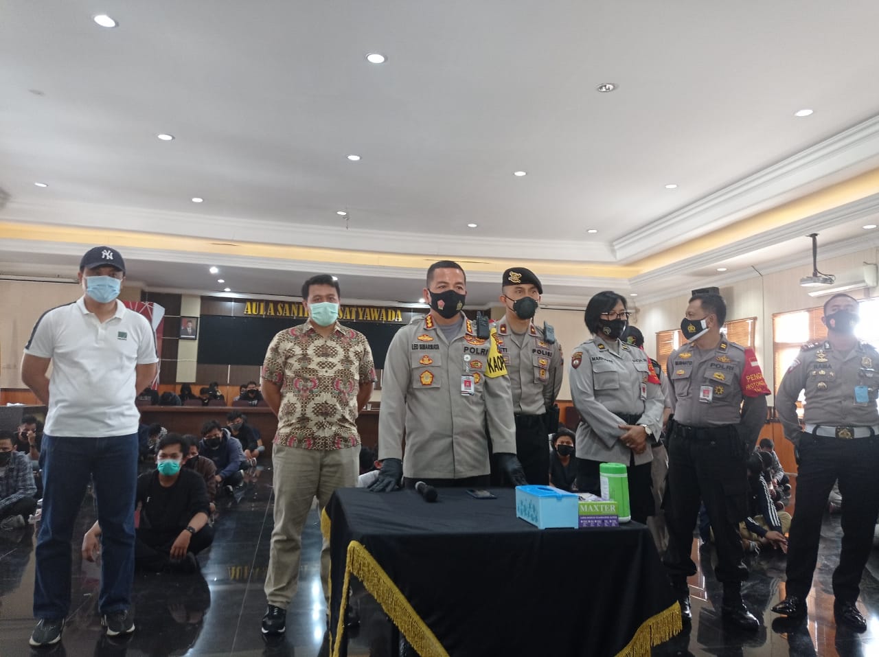 Polisi Jadi Korban Demo Omnibus Law