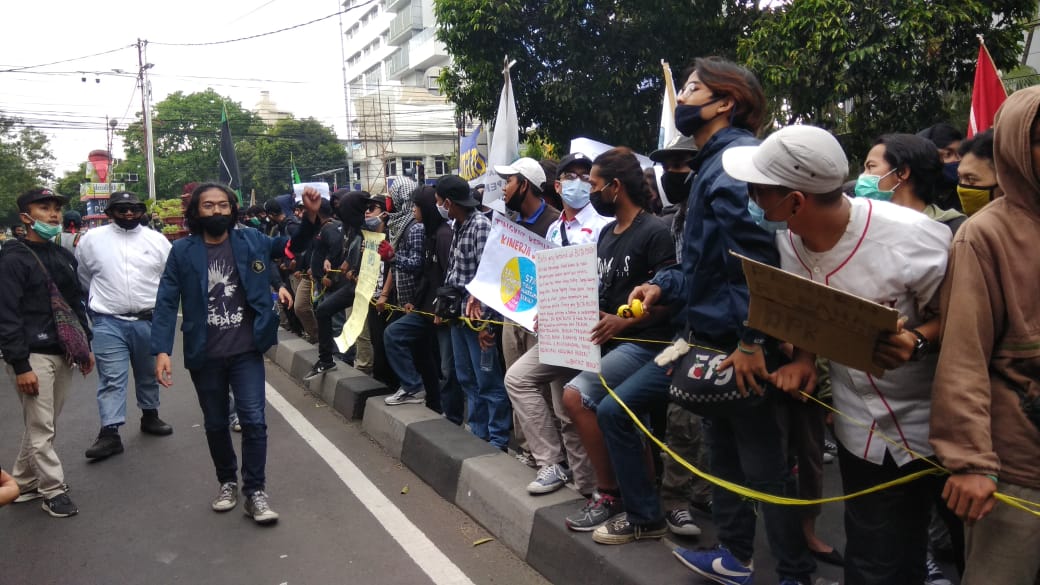 Massa Aksi Tolak Omnibus Law
