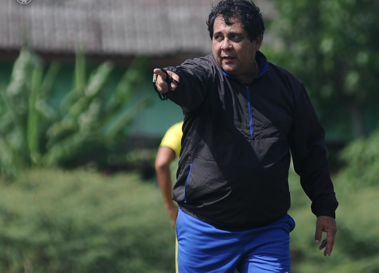 Pelatih Kepala Arema Fc, Carlos Oliveira