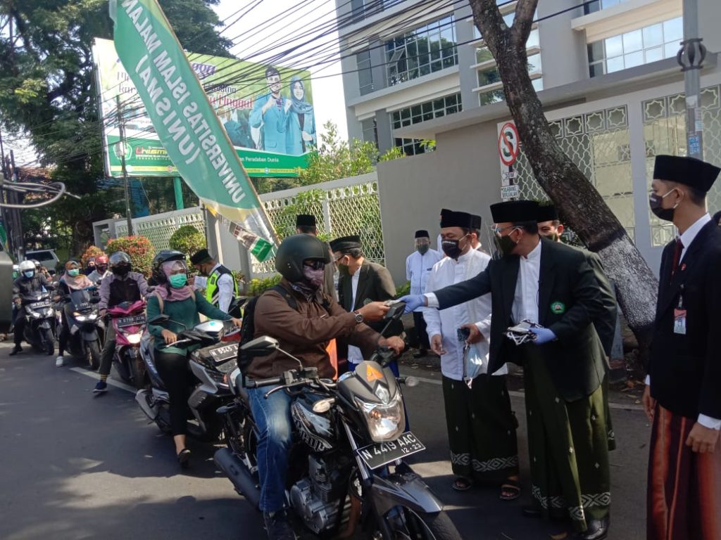 Peringati HSN 2020, Unisma Bagi-Bagikan Masker - UNIVERSITAS ISLAM MALANG