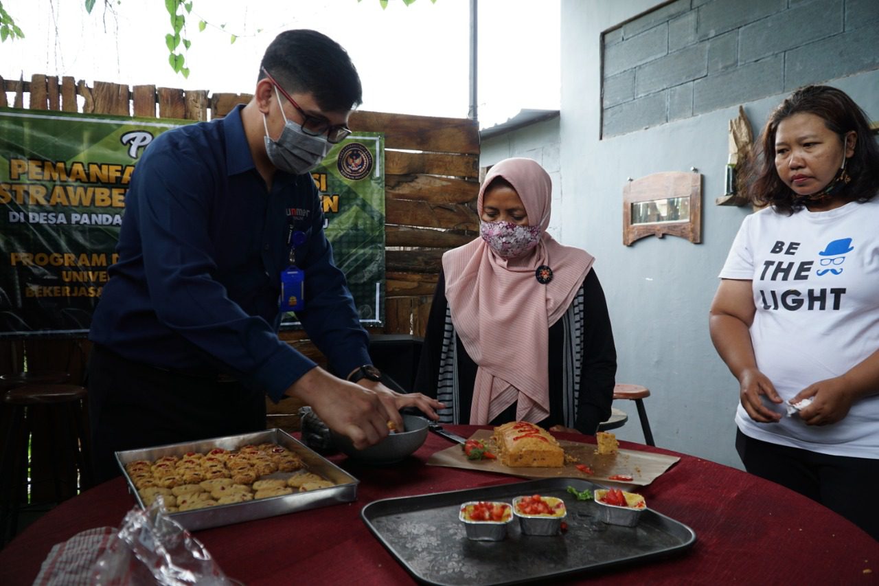 Program Diploma Kepariwisataan UNMER Malang Kembangkan Potensi Ekonomi Kreatif Warga Desa Pandanrejo Kota Batu