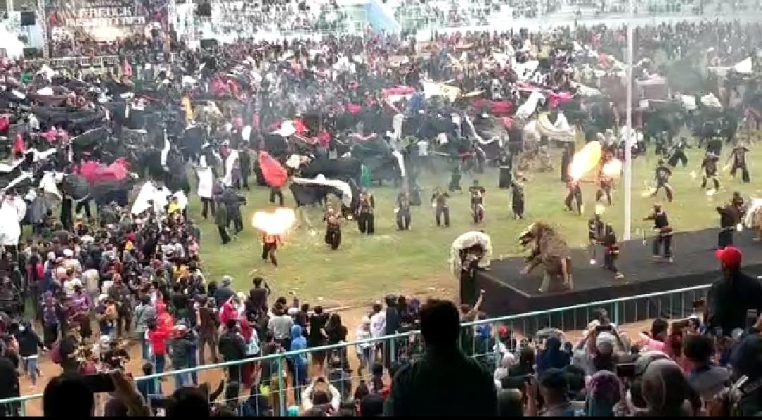 Viral Acara Bantengan Di Kota Batu Mengundang Kerumunan
