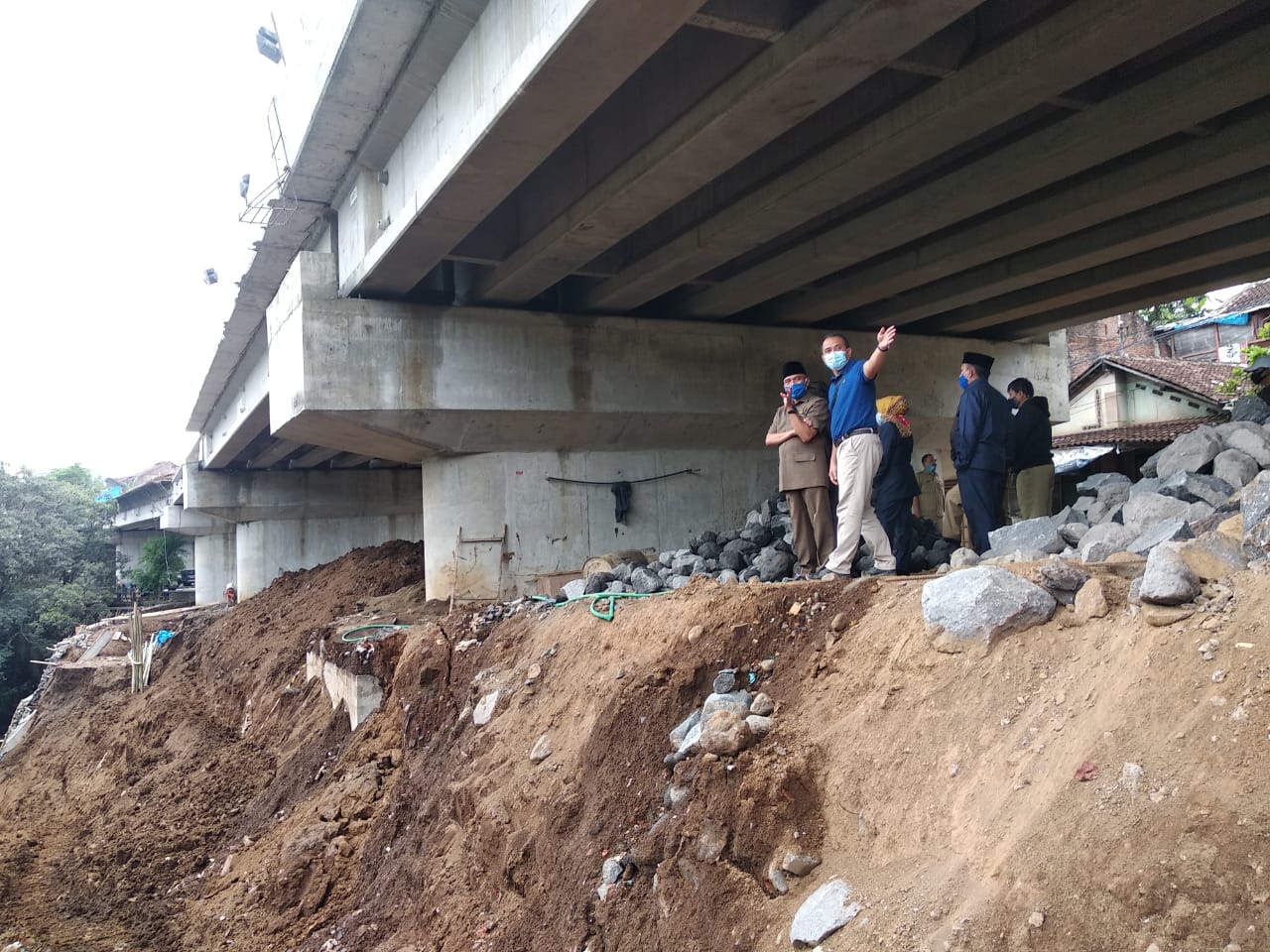 Plengsengan Jembatan Kedungkandang Ambrol