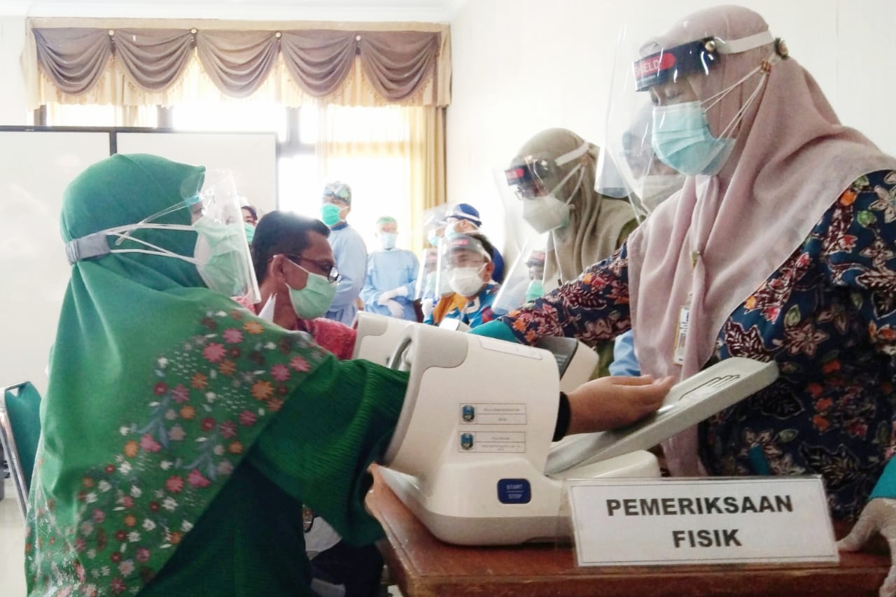 Proses skrining penerima vaksin Covid-19