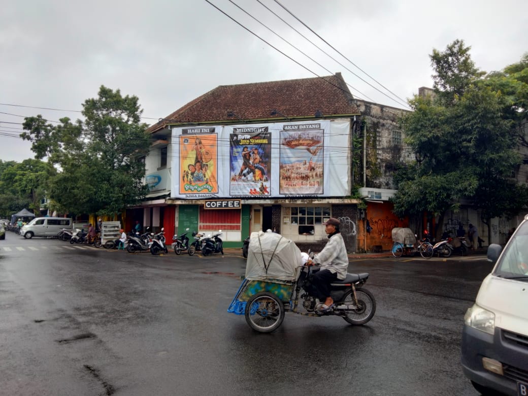 Warung Kopi Djaja Klojen di Klojen Kota Malang menawarkan nuansa jadul