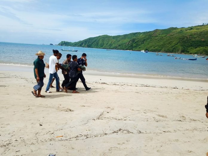 Mayat Pria Ditemukan Mangapung di Pantai Senek Desa Kuta - Insidelombok
