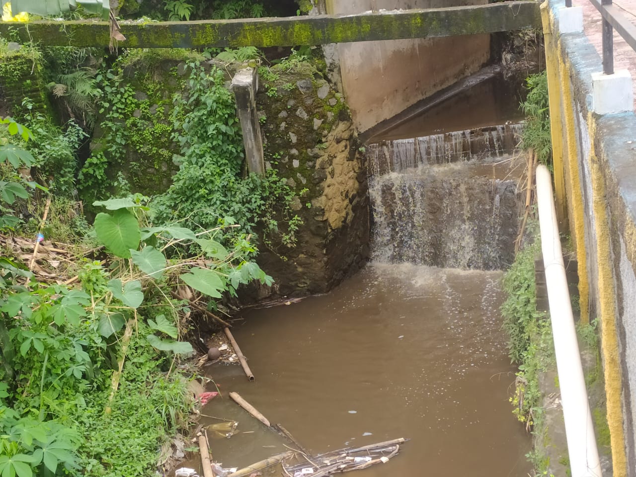 Sungai Sabrangan Junrejo Tercemar Limbah