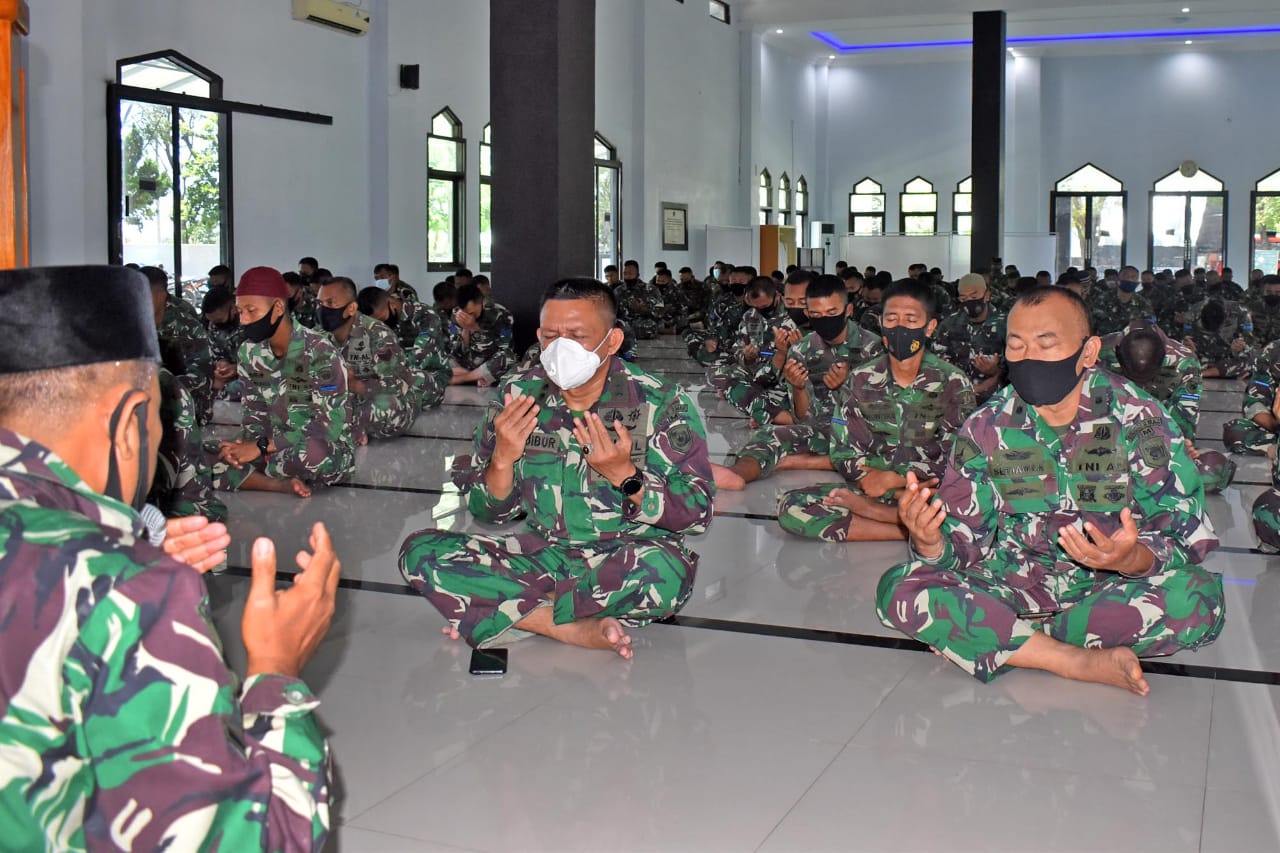 Prajurit Brigif 2 Marinir Doakan Awak Kapal Selam KRI Nanggala 402 Selamat