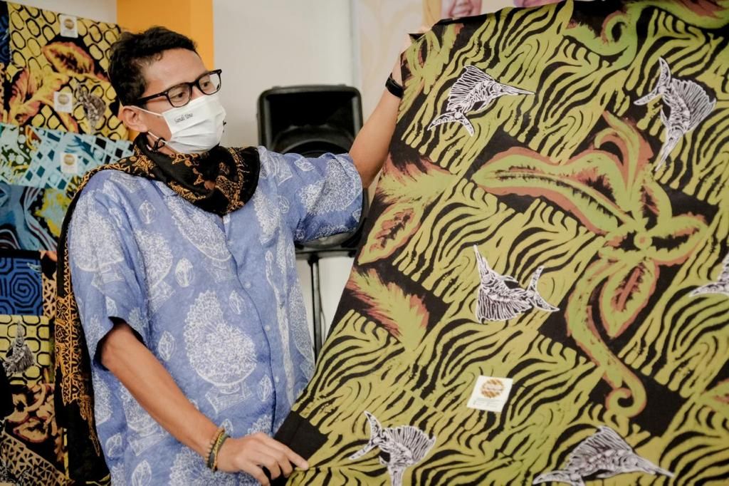 Siaran Pers : Menparekraf Ajak Masyarakat Sukseskan Hari Belanja Brand Lokal 2021 - PEDULI COVID19