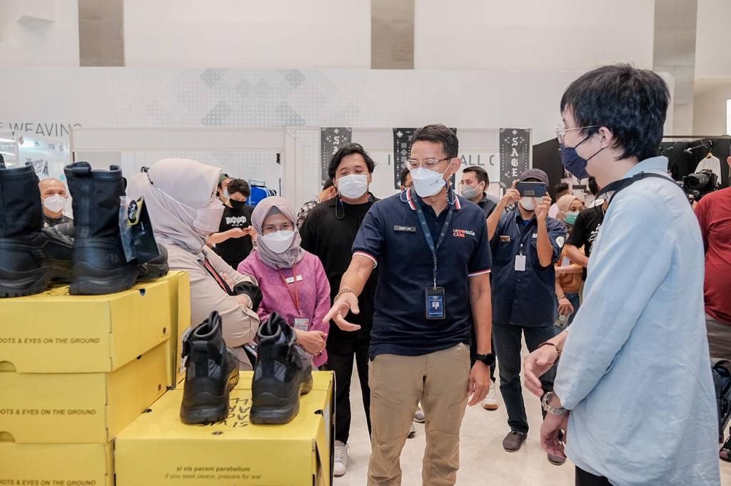 Siaran Pers : Menparekraf Apresiasi Pameran "Sneakers Brand Lokal", Bangkitkan Ekraf Tanah Air - PEDULI COVID19