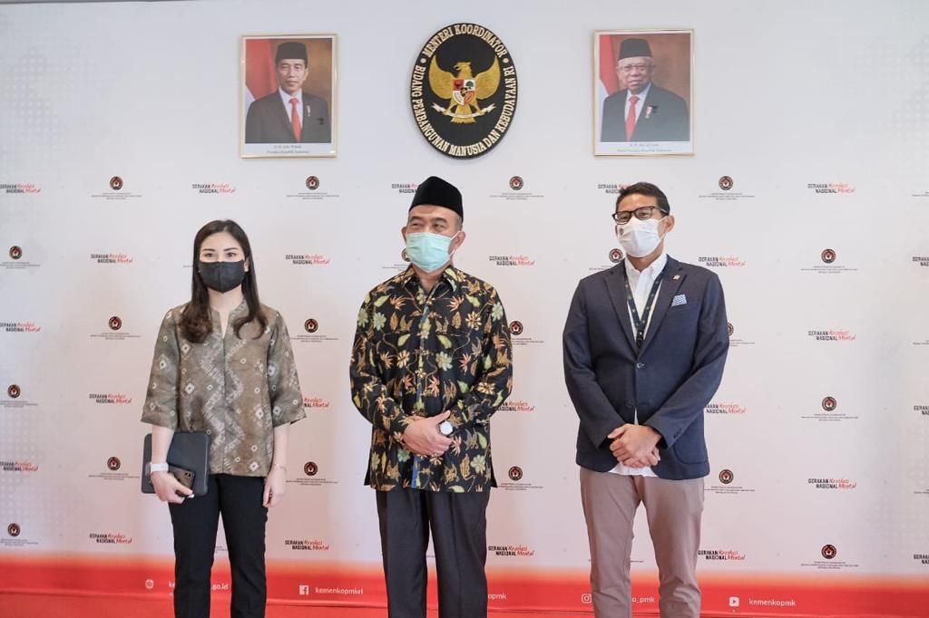 Siaran Pers : Menparekraf Bertemu MenkoPMK Bahas Persiapan Momentum Libur Lebaran - PEDULI COVID19