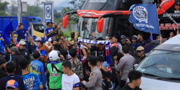 Aremania konvoi menyambut hadirnya penggawa Arema FC di jalanan Kota Malang paska juara Piala Presiden, Senin (18/07/2022) (ist.)