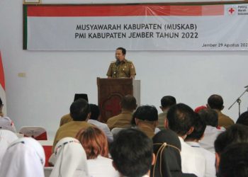 Bupati Jember, Hendy Siswanto ketika membuka pelaksanaan Musyawarah Kabupaten Palang Merah Indonesia Kabupaten Jember Tahun 2022. (blok-a.com/Anggun)