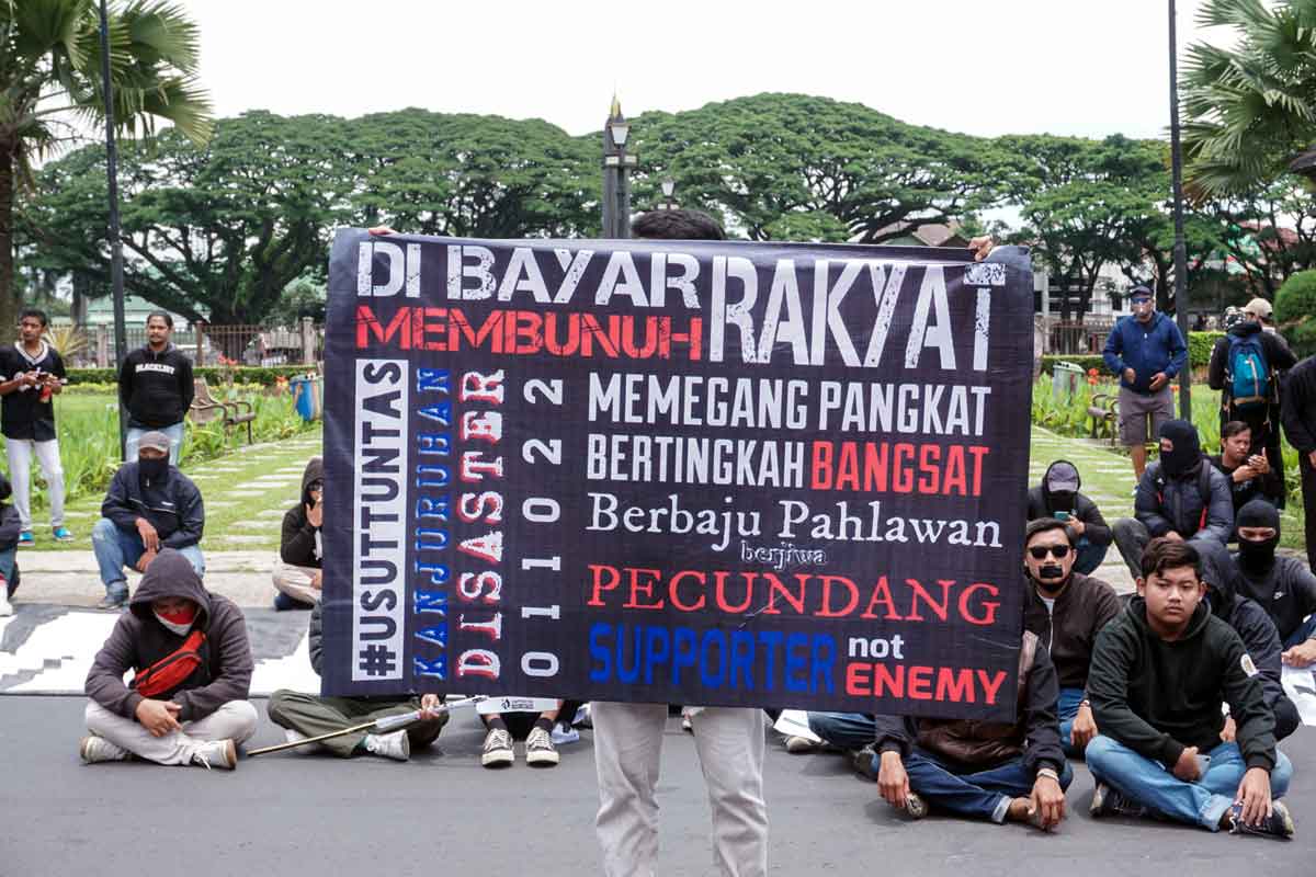Aksi damai Aremania tuntut #usuttuntas Tragedi Kanjuruhan, Kamis (20/10/2022) - blok-a.com/Syams Shobahizzaman