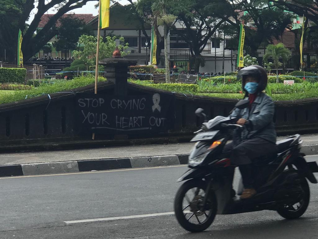 Tragedi kelam Kanjuruhan Spanduk Kota Malang Usut Tuntas