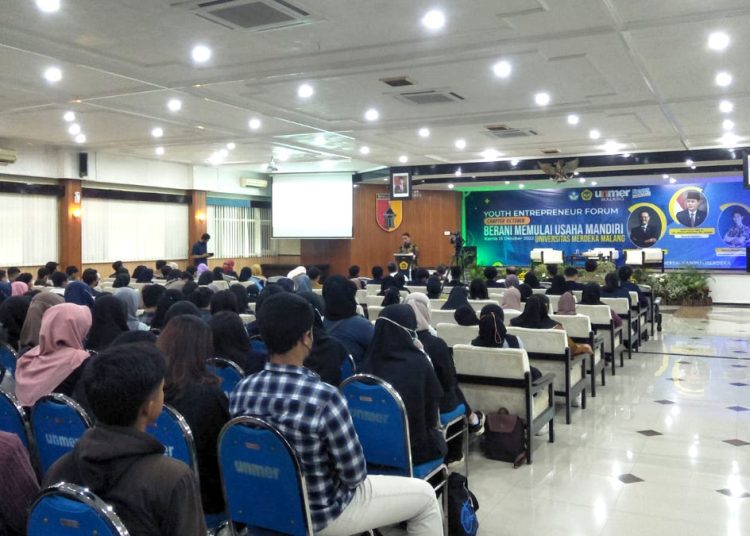 Ratusan mahasiswa Universitas Merdeka Malang hadiri acara Youth Entrepreneur Forum (foto: blok-a.com/Defrico Alfan)