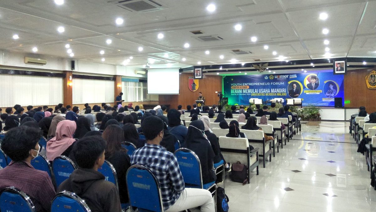 Ratusan mahasiswa Universitas Merdeka Malang hadiri acara Youth Entrepreneur Forum (foto: blok-a.com/Defrico Alfan)