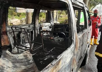 Setelah Isi BBM, Mobil di Pertigaan Makam Jalan Saxophone Malang Hangus Terbakar