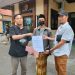 Anggota BPP melaporkan mantan Kades Karang Gayam di Polres Sampang, Selasa (8/11/2022) (blok-a.com/Syafii)