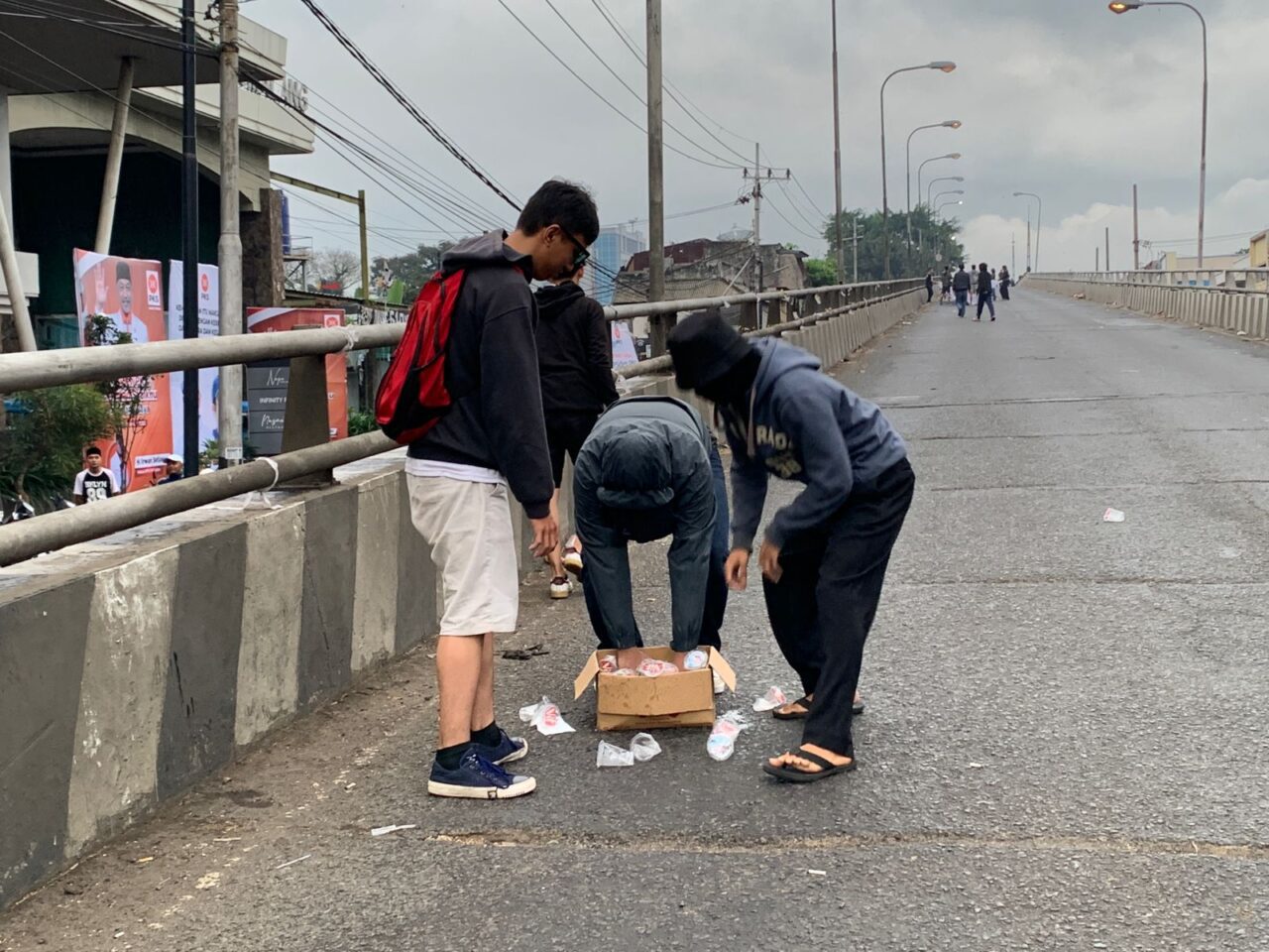 Beradab, Aksi Mergosono Bergerak Diakhiri dengan Membersihkan Flyover