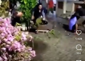 Viral, Dua Pencuri Dikeroyok Warga di Surabaya