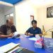 Wakil Koordinator BNP2TKI Banyuwangi, Rendra (pakai kacamata) saat dikonfirmasi blok-a.com.