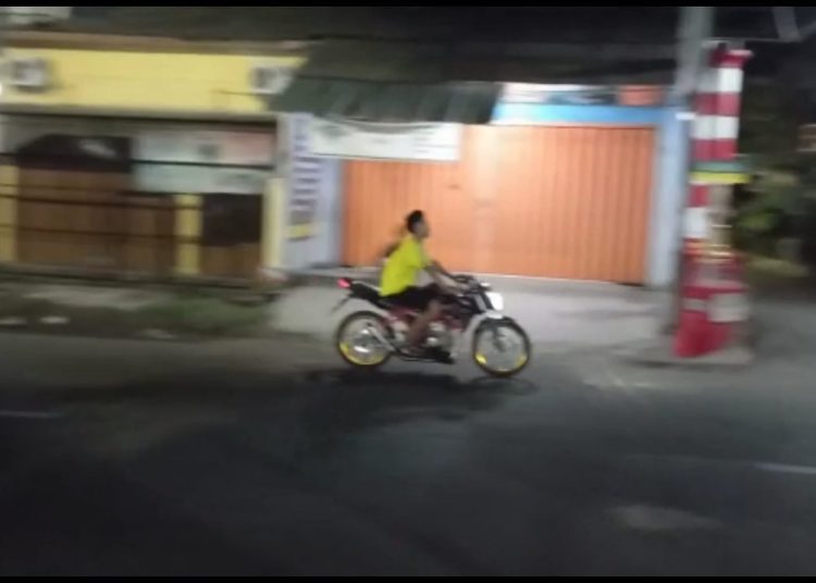 Pemuda yang diduga geber-geber motornya pakai knalpot brong bikin warga resah diamankan polisi, Minggu (20/11/2022)