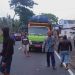 Puluhan warga Desa Bangsring, Kecamatan Wongsorejo ketika melakukan aksi pencegatan truk bermuatan sampah, Senin (21/11/2022) (F: istimewa)