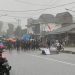 Aksi turun jalan Aremania Fly Over Mergosono Keadilan Hujan Diguyur