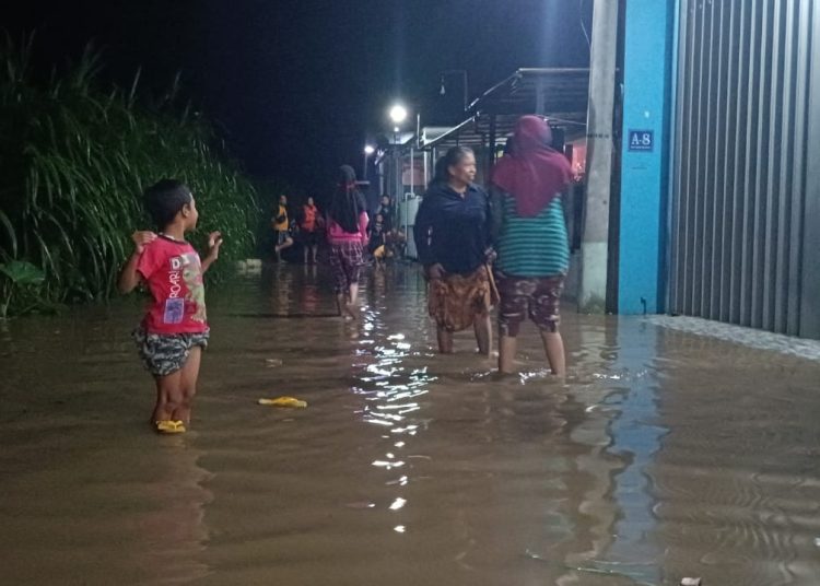 Hampir 4 Jam Belasan Rumah di Lesanpuro Kota Malang Tergenang Air