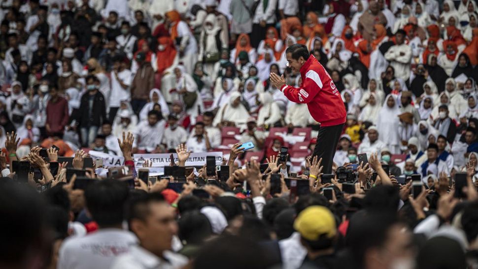 Presiden Joko Widodo (Jokowi) menghadiri acara deklarasi Relawan Jokowi bertajuk 'Nusantara Bersatu di Stadion GBK. (ANTARA FOTO/Aprillio Akbar/nym)