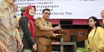 Wakil Wali Kota Malang, Sofyan Edi Jarwoko dalam pelepasan ekspor biji kopi UMKM. (Istimewa)
