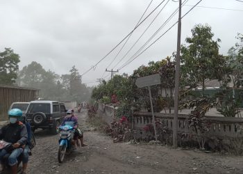 Ampelgading Kabupaten Malang Hujan Abu Vulkanik