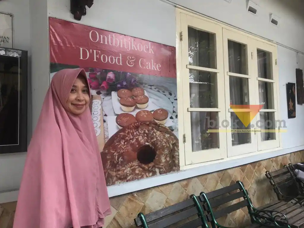 Diah Setyaningsih pelaku usaha kue Onbitjkoek di Kayutangan Heritage, Rabu (25/1/2023) (blok-a/bob)
