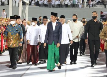 Presiden Joko Widodo ketika menghadiri acara Festival Tradisi Islam Nusantara (FTIN) bertempat di stadion Diponegoro, Banyuwangi, Senin (10/1/2023) malam (blok-a.com/Aras Sugiarto)