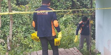 Olah TKP mayat perempuan di JLS Kecamatan Bantur Kabupaten Malang (Humas Res Malang for blok-a.com)