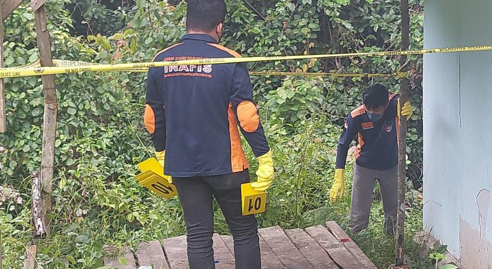 Olah TKP mayat perempuan di JLS Kecamatan Bantur Kabupaten Malang (Humas Res Malang for blok-a.com)