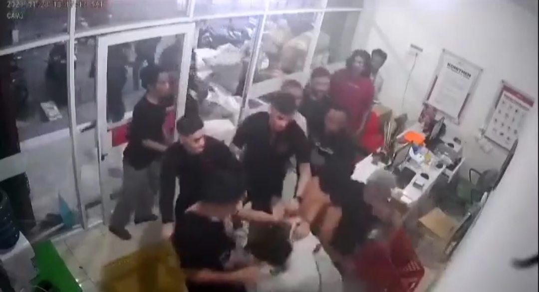 video persis solo keroyok pelaku penyerangan bus