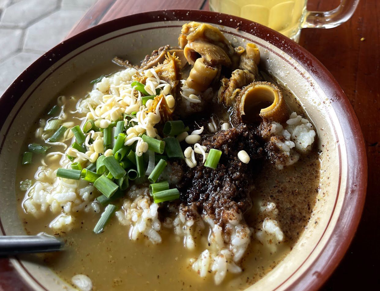 Caption : Semangkuk Soto Pak Thosim tengah sawah (sumber: G-maps) soto terenak se-Malang Raya