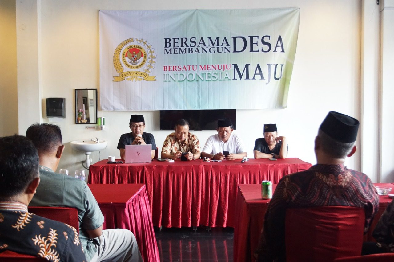 Caption : Asosiasi BPD Banyuwangi, pada saat gelar musyawarah di Hotel Mahkota, Genteng. Minggu (22/1/2013) (Blok-a.com/Kuryanto)