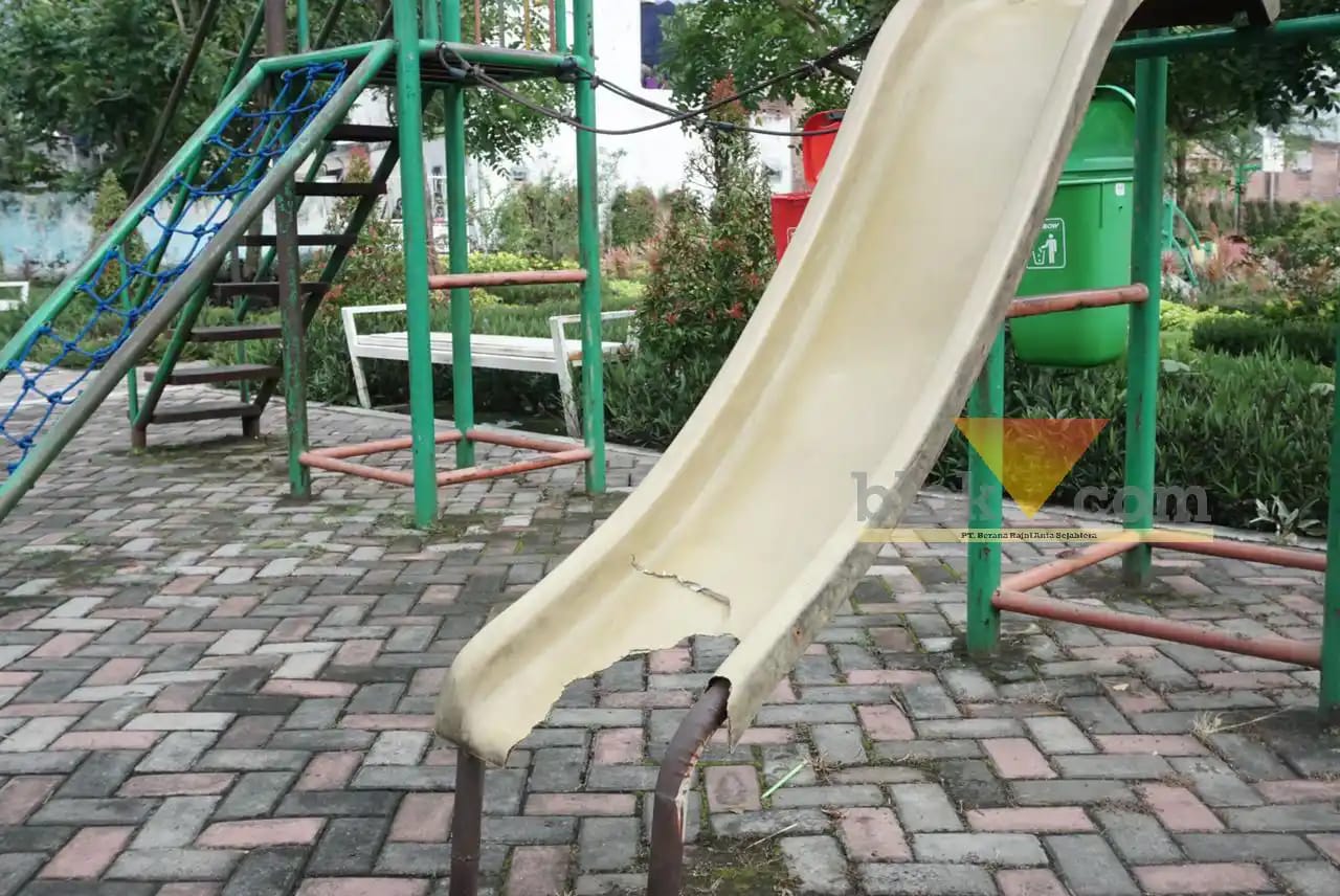 Perusutan pecah di Taman Teluk Grajakn Kota Malang, Jumat (27/1/2023) (blok-a/Helen)