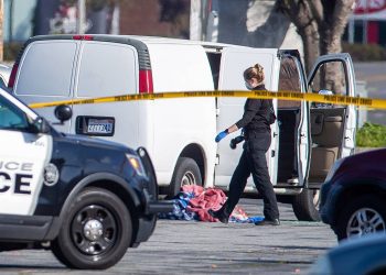 Polisi di lokasi penembakan di Monterey Park, California, Sabtu (21/1/2023).(AFP - Getty Images)