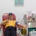 Agus Rijanto saat melakukan donor darah di Unit Donor Darah (UDD) Kabupaten Jember.(doc. PMI Jember)