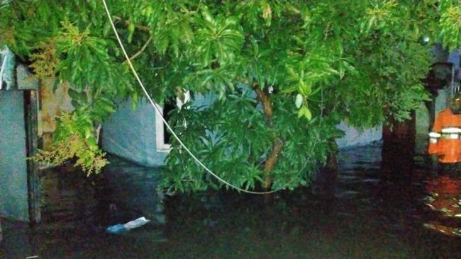 lokasi dua orang tewas tersengat listrik di lokasi banjir genuk semarang minggu 1122022 169
