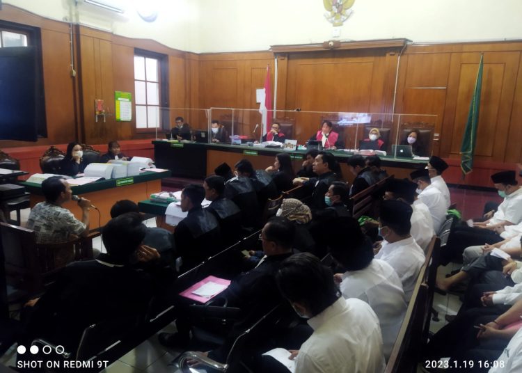 Suasana sidang 17 terdakwa penggelapan BBM di PN Kota Surabaya, Kamis (19/1/2023) kemarin