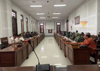 Sesi Hearing antara Bapenda Kota Malang dan masyarakat di komisi B DPRD Kota Malang, Rabu (6/1/2023) (blok-a/helen)