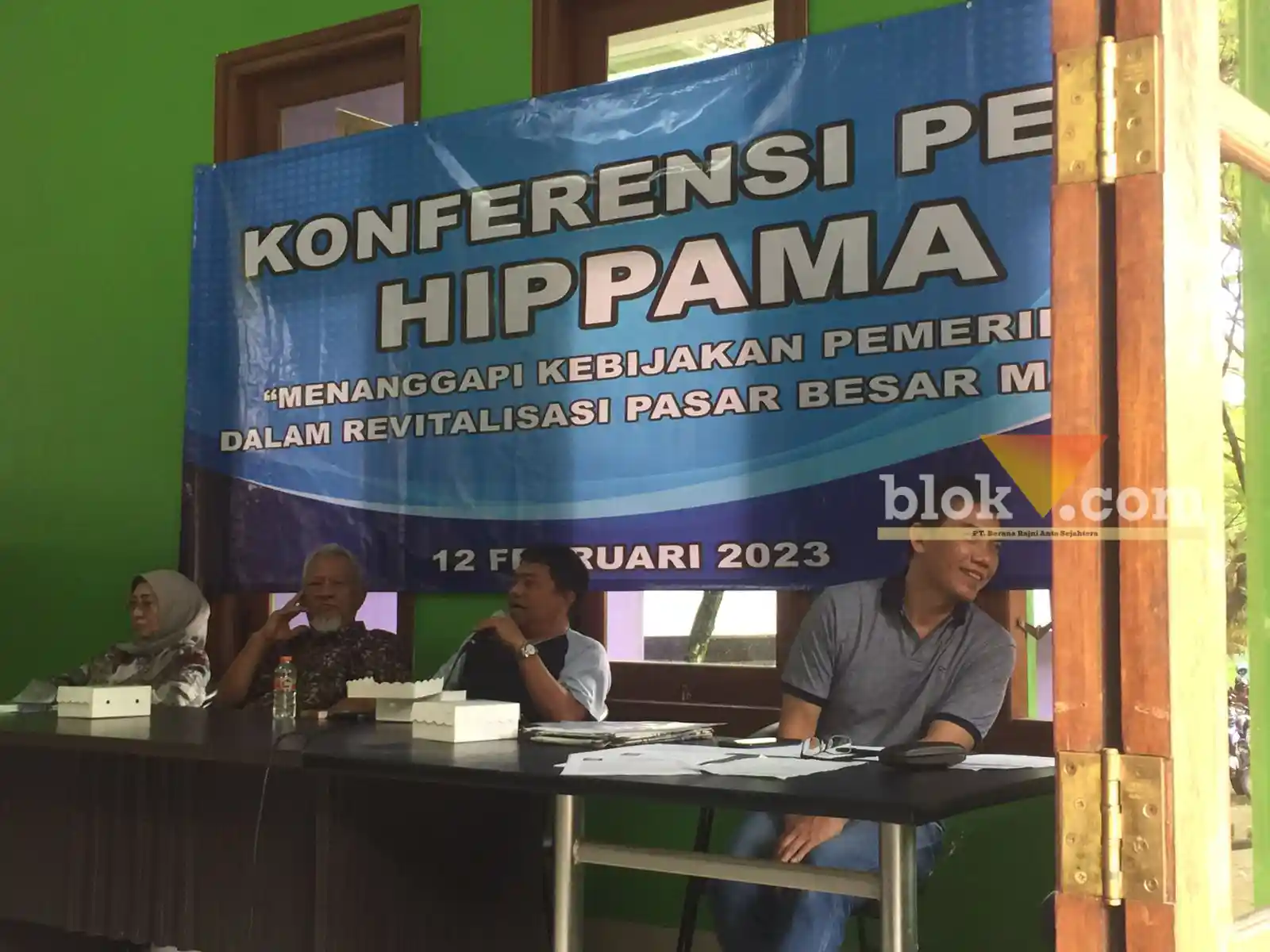 Caption : Situasi konferensi pers Hippama dan Anggota Komisi B DPRD Kora Malang di Lembah Dieng, Minggu (12/02/2023) (Blok-a.com / Putu Ayu Pratama S)